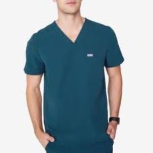 FIGS Men's Leon Two-Pocket Scrub Top Caribbean Blue XS